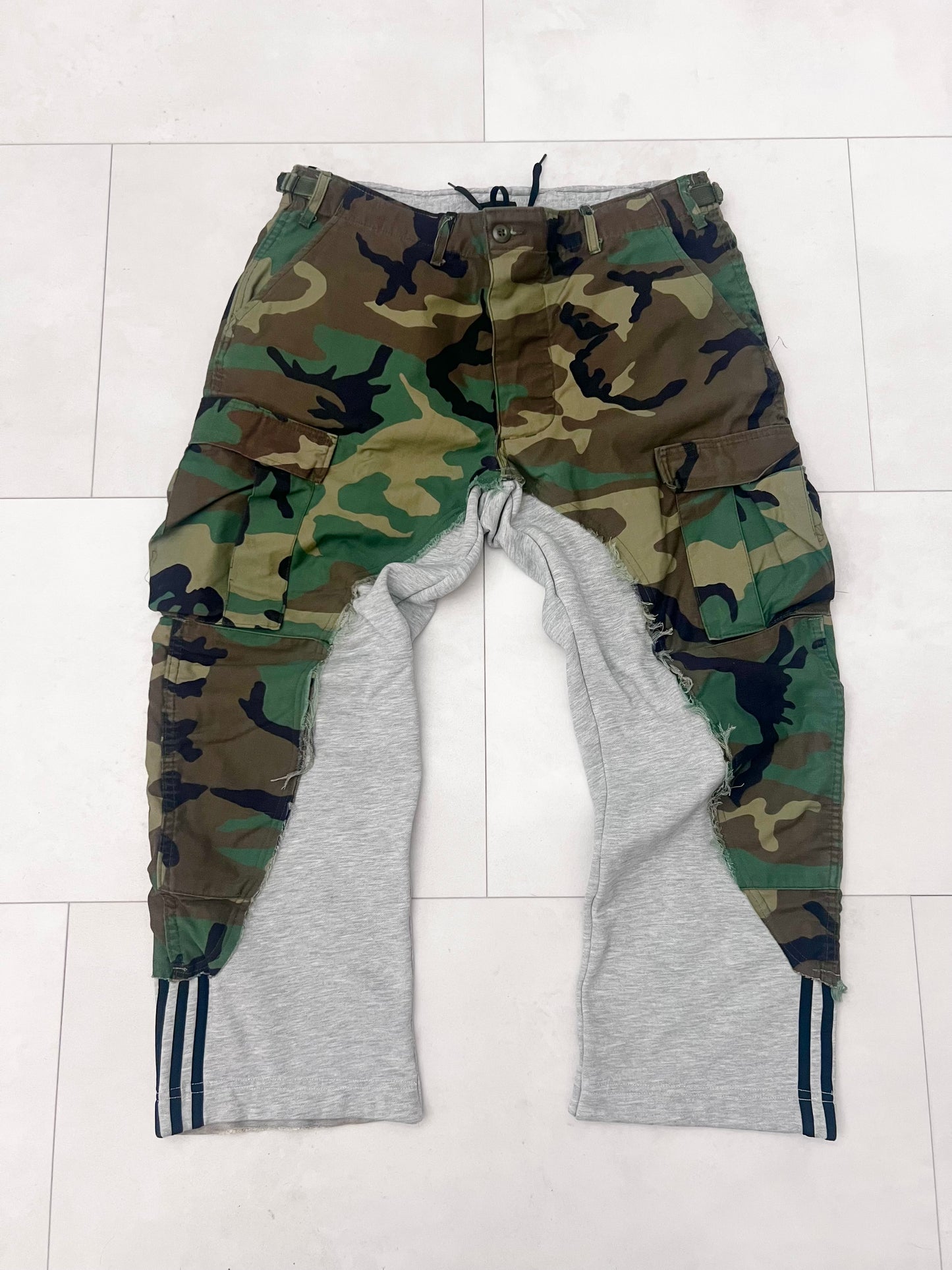 50/50 camo sweats w/open bottom size Large