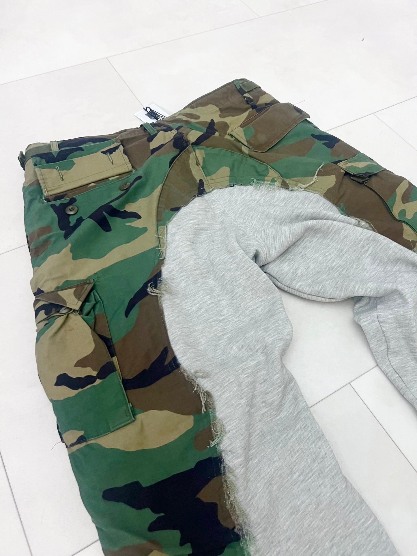 50/50 camo sweats w/open bottom size Large