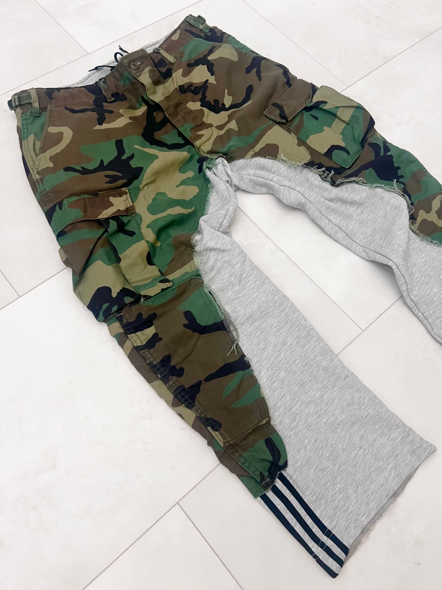 50/50 camo sweats w/open bottom size Large