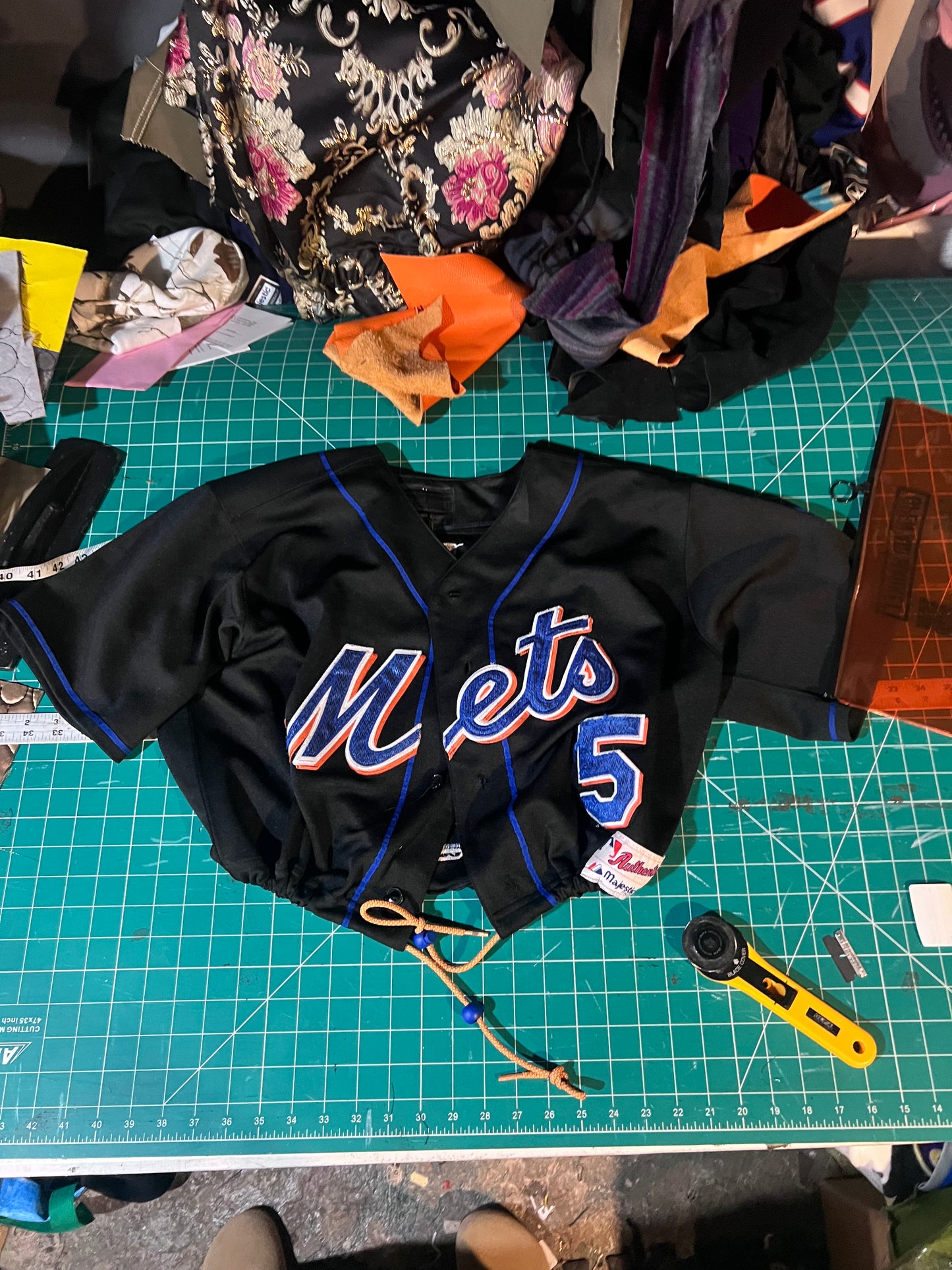 Custom crop “Service”